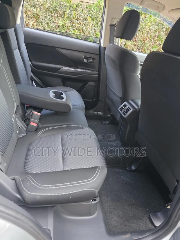 Mitsubishi Outlander 2020 Silver