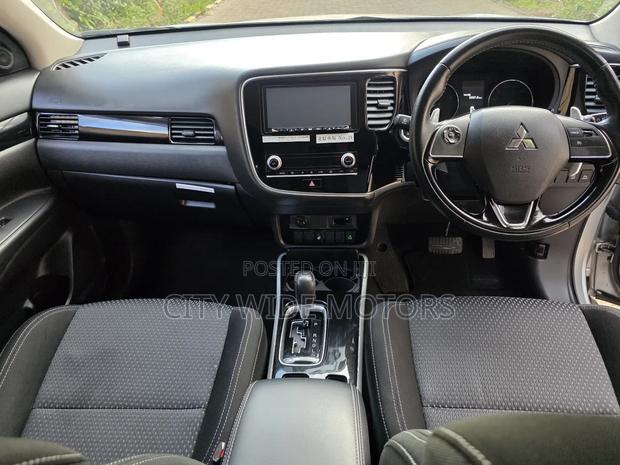 Mitsubishi Outlander 2020 Silver