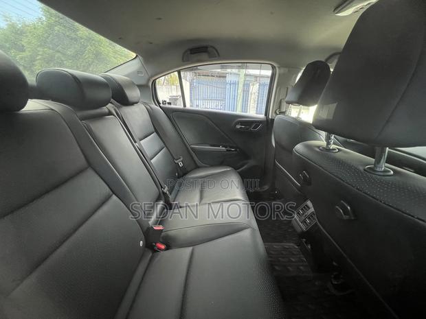 Honda Grace 2019 White