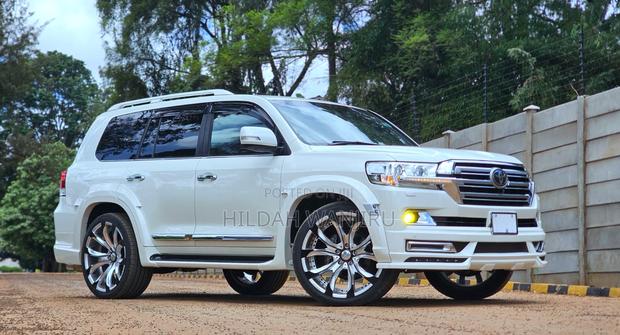 Toyota Land Cruiser 2019 White