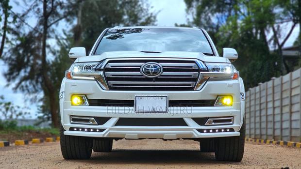 Toyota Land Cruiser 2019 White