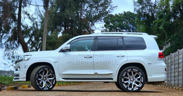 Toyota Land Cruiser 2019 White