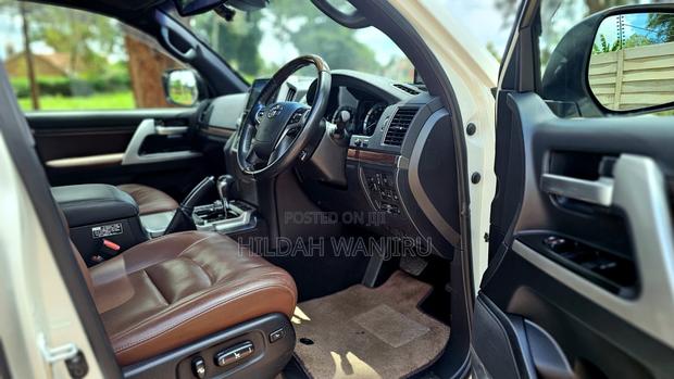 Toyota Land Cruiser 2019 White