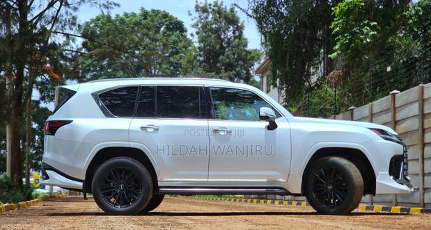 Lexus LX LX 600 2022 White