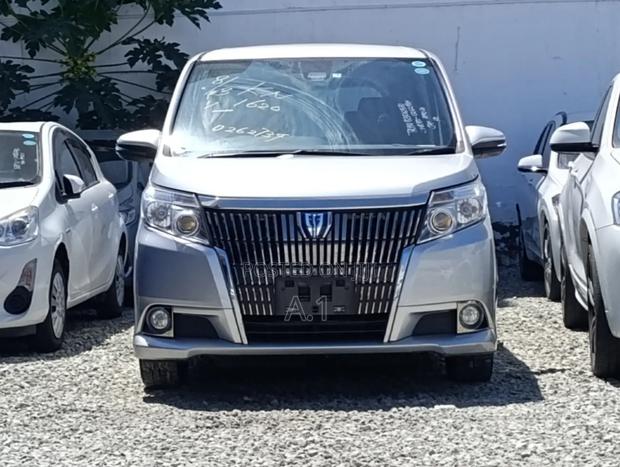 Toyota Esquire 1.8 FWD Hybrid (7 seater) 2018 Silver