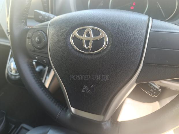 Toyota Esquire 1.8 FWD Hybrid (7 seater) 2018 Silver
