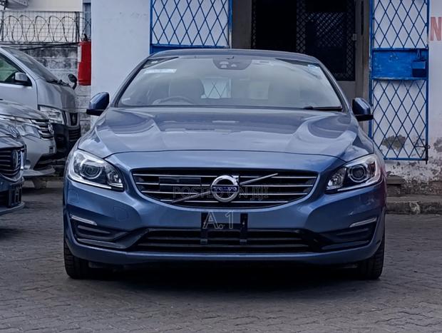 Volvo V60 2018 Blue