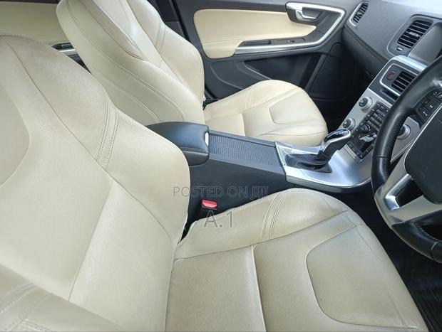 Volvo V60 2018 Blue