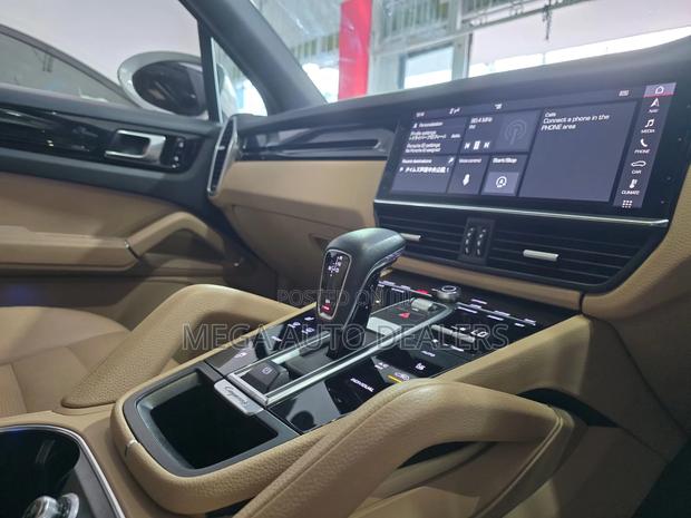 Porsche Cayenne 2019 White