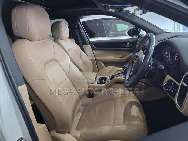 Porsche Cayenne 2019 White