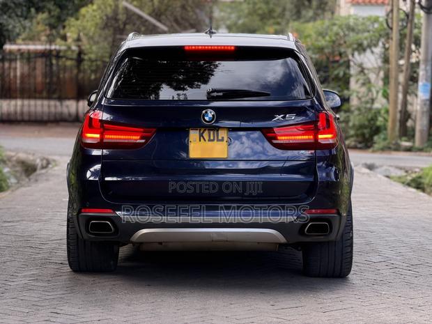 BMW X5 xDrive50i 4dr SUV AWD (4.4L 8cyl Turbo 8A) 2015 Blue