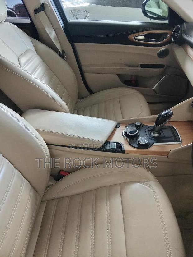Alfa Romeo Giulia 2018 Blue