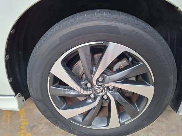 Toyota Harrier 2.0 Turbo 2019 White