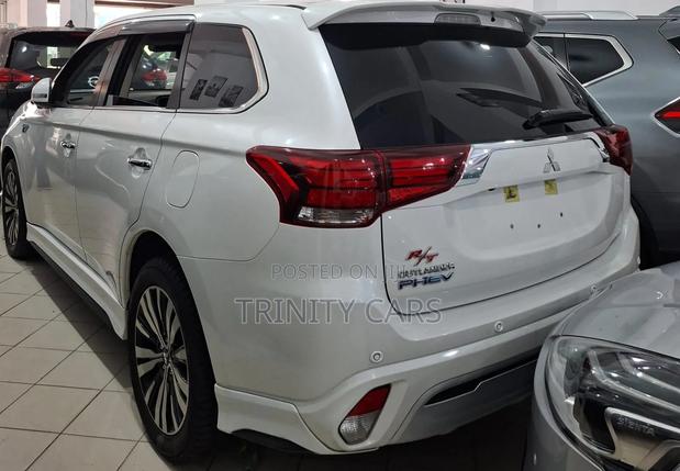 Mitsubishi Outlander 2.4 PHEV AWD 2019 White