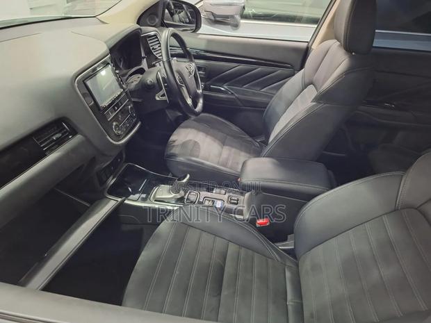 Mitsubishi Outlander 2.4 PHEV AWD 2019 White