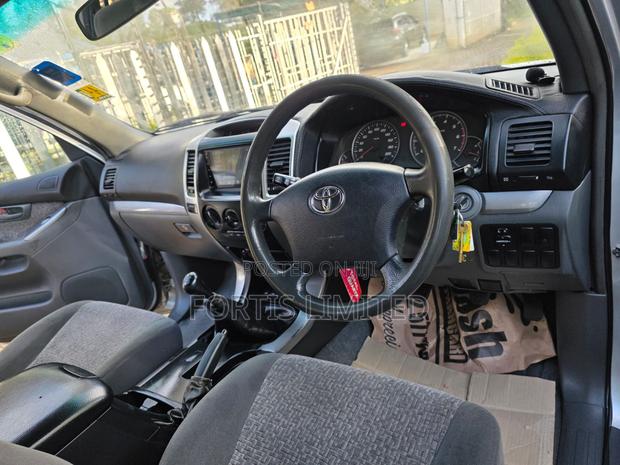 Toyota Land Cruiser Prado 2004 Silver