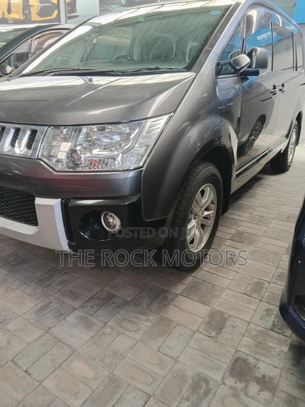 Mitsubishi Delica 2018 Silver