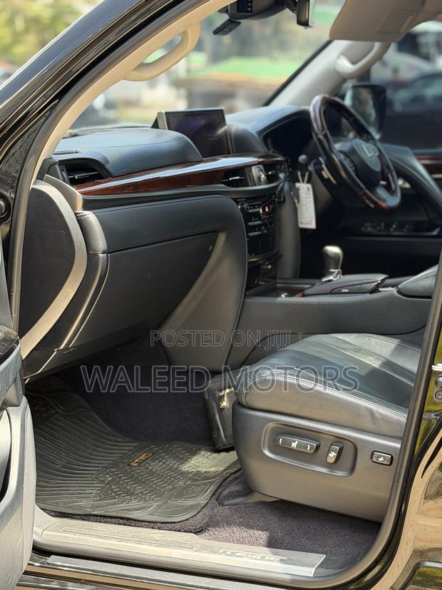 Lexus LX 2016 Black