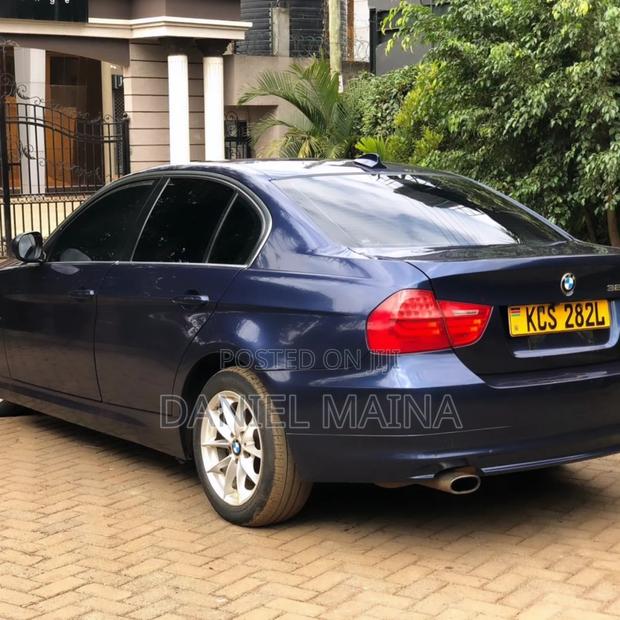 BMW 320i 2011 Blue