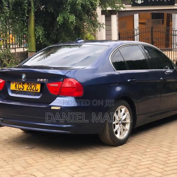 BMW 320i 2011 Blue