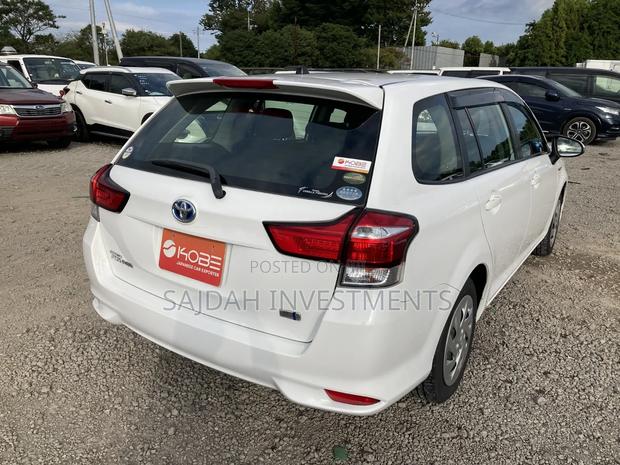 Toyota Corolla Fielder 1.5 Hybrid FWD 2019 White