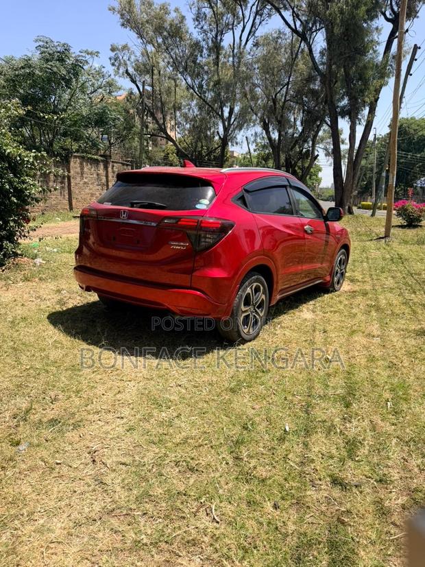 Honda Vezel 1.5 Hybrid 2WD 2018 Red