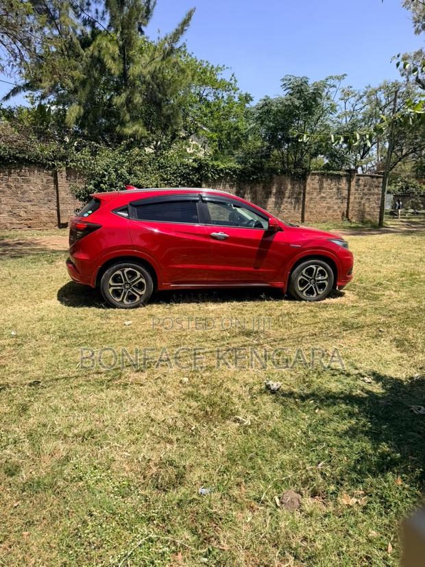 Honda Vezel 1.5 Hybrid 2WD 2018 Red
