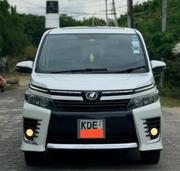 Toyota Voxy 2015 White for sale