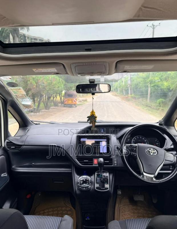 Toyota Voxy 2015 White