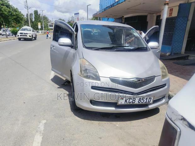Toyota Ractis 2011 Silver