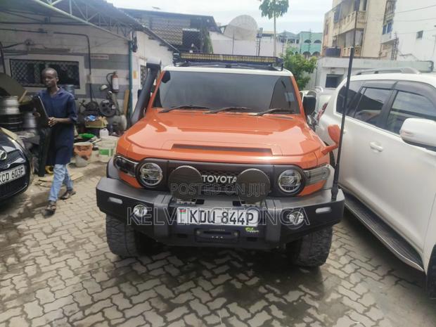 Toyota FJ Cruiser 2017 Orange
