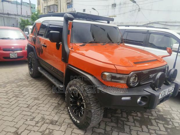 Toyota FJ Cruiser 2017 Orange