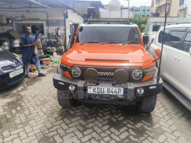 Toyota FJ Cruiser 2017 Orange