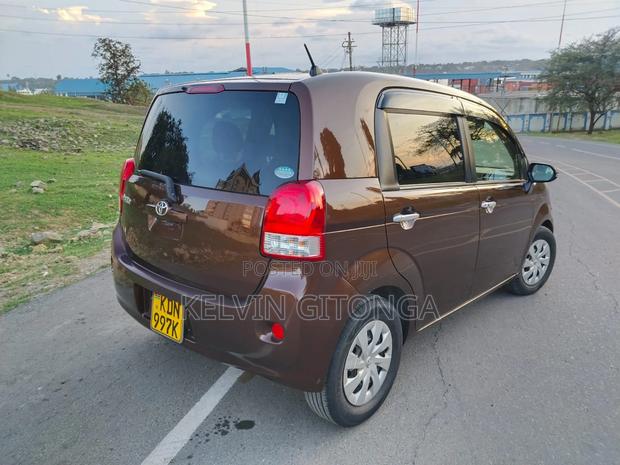 Toyota Porte 2016 Beige