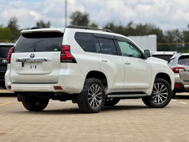 Toyota Land Cruiser Prado 2.8 2019 White