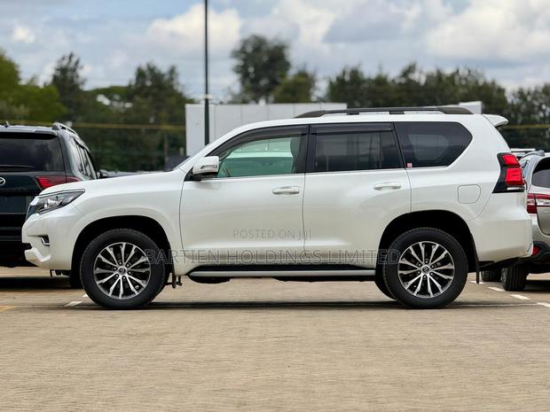 Toyota Land Cruiser Prado 2.8 2019 White