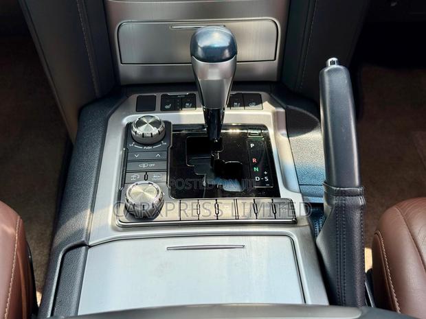 Toyota Land Cruiser 2021