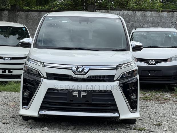 Toyota Voxy 2019 White