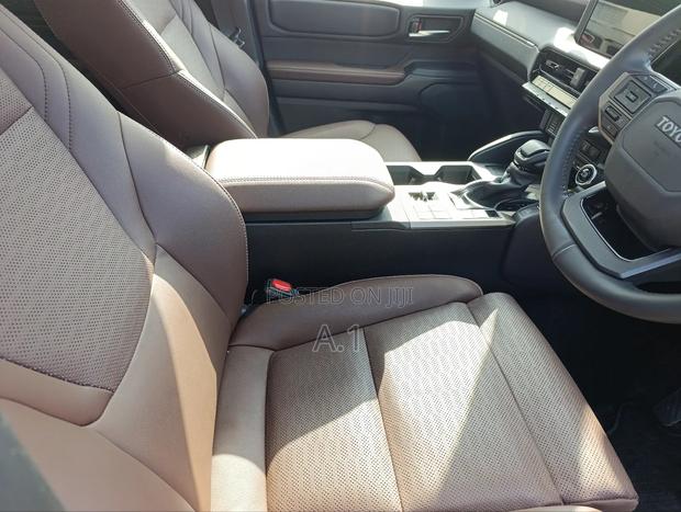 Toyota Land Cruiser Prado 2.8 2024 Black