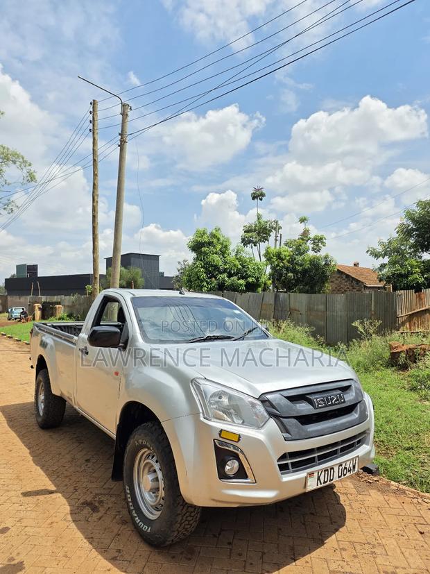 Isuzu D-MAX 2022 Silver