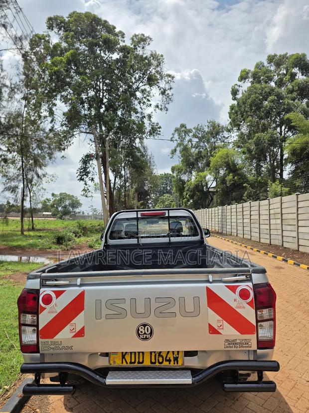 Isuzu D-MAX 2022 Silver