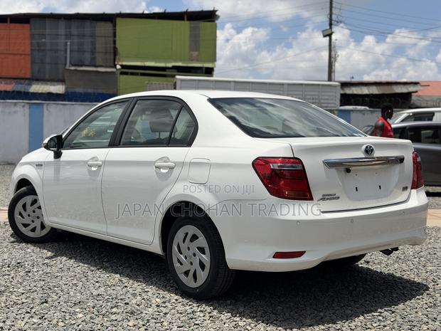 Toyota Axio 1.5 Hybrid 2WD 2019 White