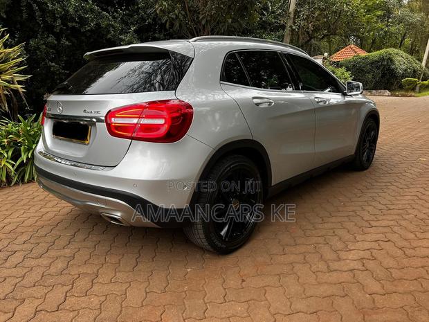 Mercedes-Benz GLA-Class GLA250 Sport Utility 4-Door (1.6L, 4cyl Turbo)