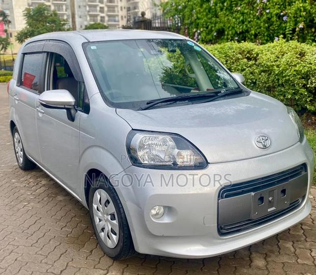 Toyota Porte 2018 Silver