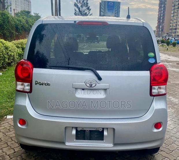 Toyota Porte 2018 Silver