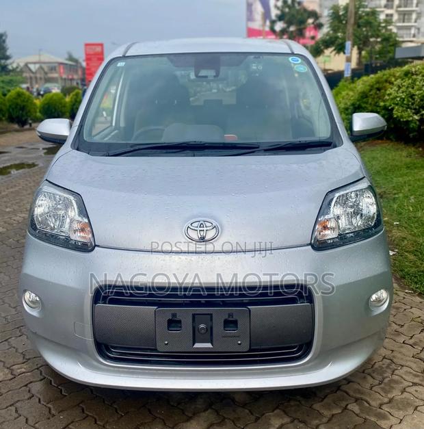 Toyota Porte 2018 Silver