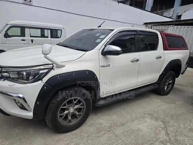 Toyota Hilux 2018 White