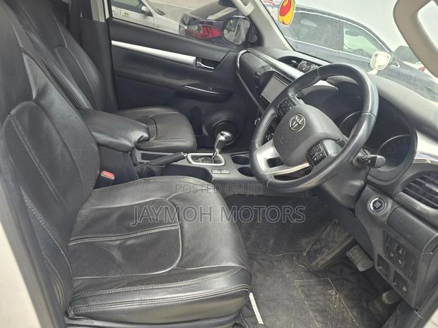 Toyota Hilux 2018 White