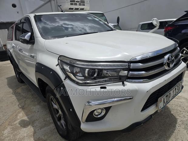 Toyota Hilux 2018 White