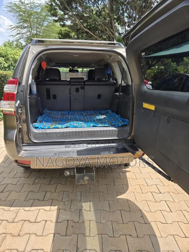 Toyota Land Cruiser Prado 2013 Brown